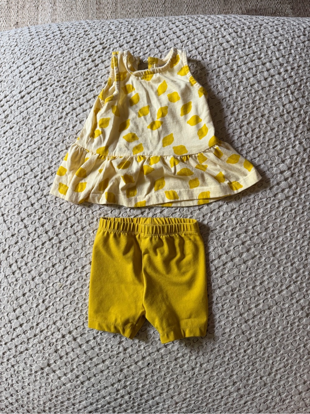 Hanna Andersson Lemon Print Tank Top & Shorts Set - size 3-6m